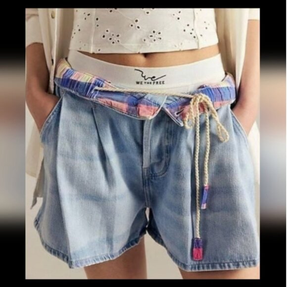 Free People NWT Clark Pleated Denim Blue Relaxed Shorts size L - Picture 1 of 6